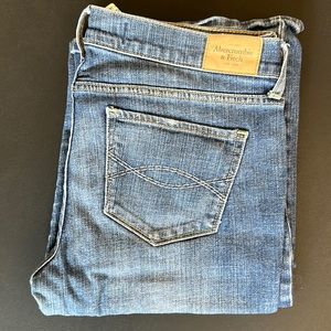 Women’s Abercrombie perfect stretch jeans in excellent condition - size 6 Long